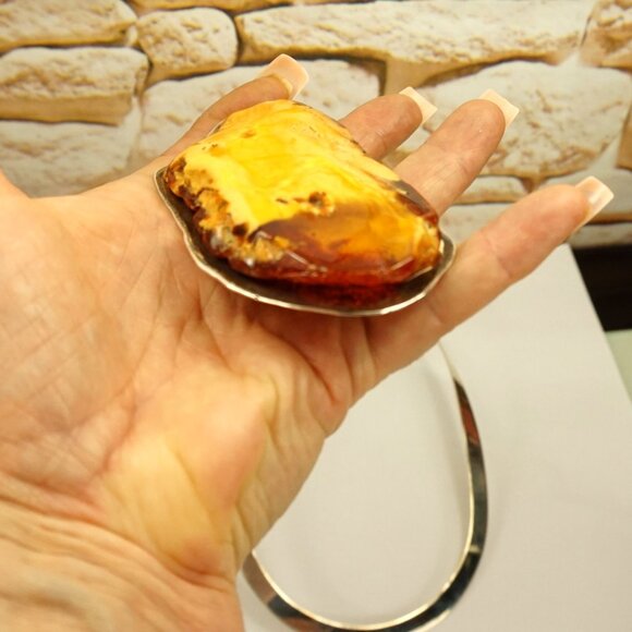 SUPER RARE Butterscotch Amber and 925 Silver Heavy Pendant with Wide Omega Wire - Picture 9 of 10